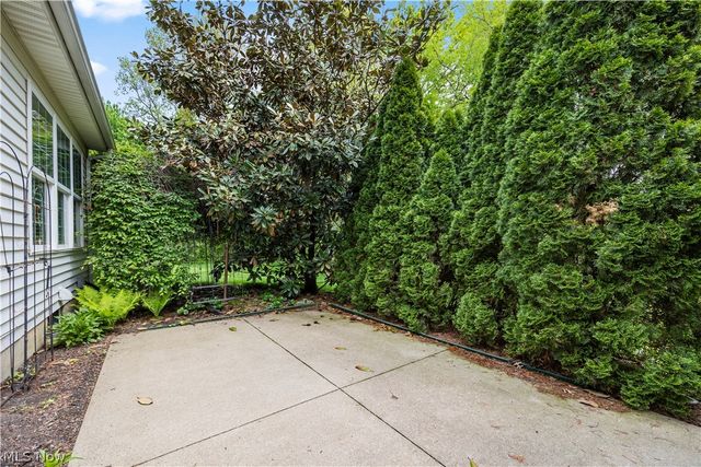 407 Clearbrook Drive, Avon Lake, OH 44012