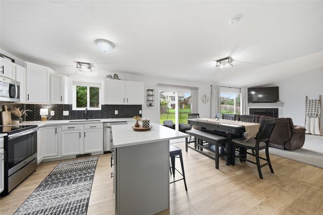 600 SE Ashton Court, Waukee, IA 50263