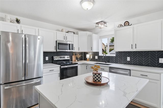 600 SE Ashton Court, Waukee, IA 50263