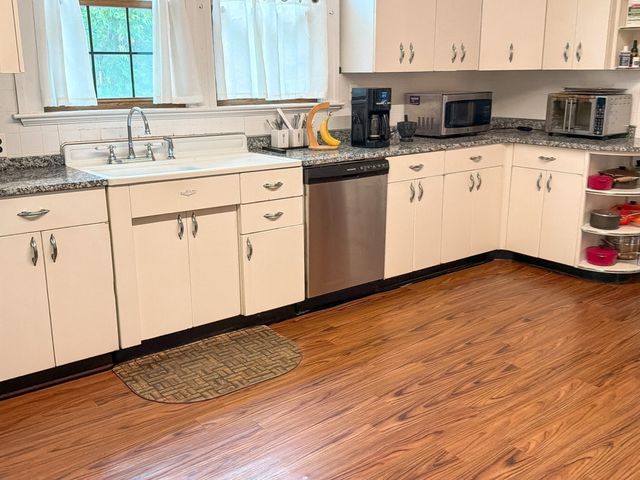 22 Bluff Ave, Fitchburg, MA 01420