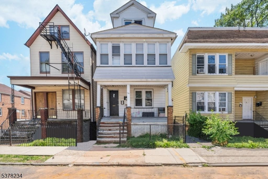 134 Dewey St, Newark City, NJ 07112
