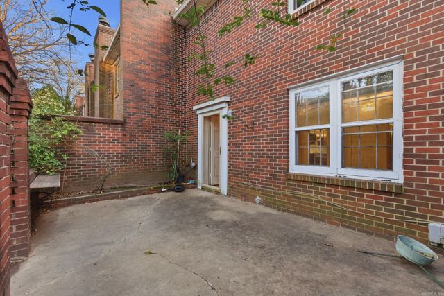 514 Cambridge Place Drive, Little Rock, AR 72227