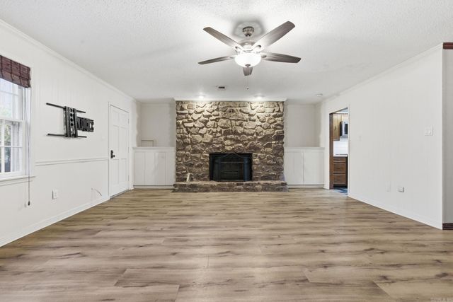 514 Cambridge Place Drive, Little Rock, AR 72227