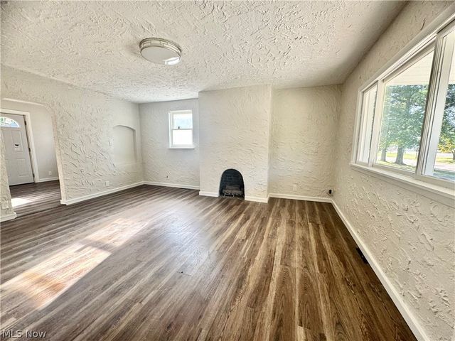 2044 E 29th Street, Lorain, OH 44055