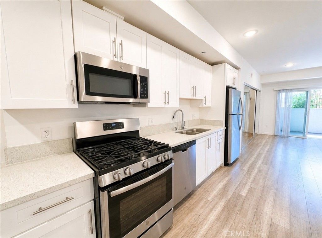 1025 S Berendo Street 202, Los Angeles, CA 90006