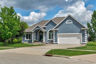 5920 NW 95th Court, Johnston, IA 50131