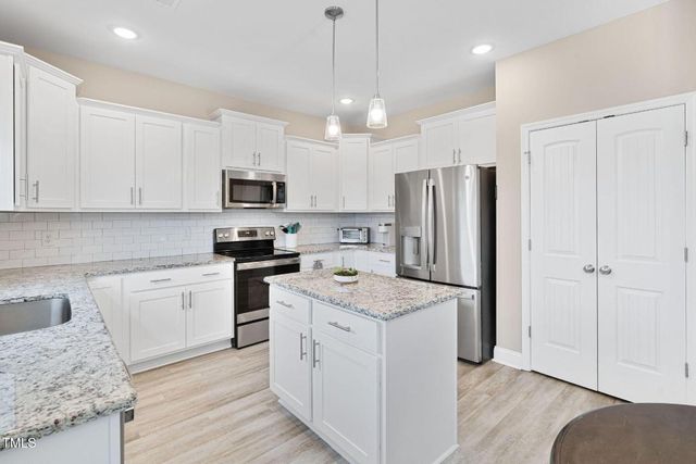 8 Sanford Lane, Dunn, NC 28334