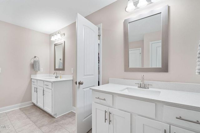 8 Sanford Lane, Dunn, NC 28334