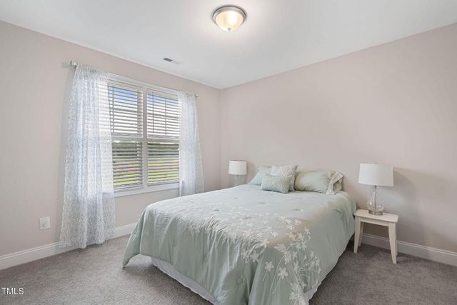 8 Sanford Lane, Dunn, NC 28334