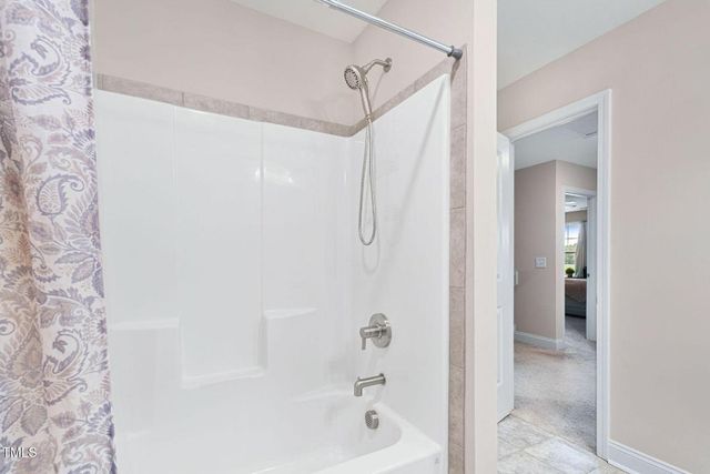 8 Sanford Lane, Dunn, NC 28334