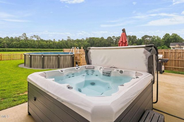 8 Sanford Lane, Dunn, NC 28334