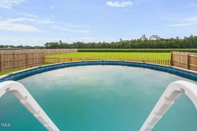 8 Sanford Lane, Dunn, NC 28334