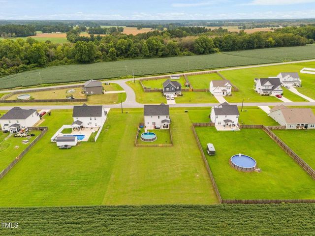 8 Sanford Lane, Dunn, NC 28334