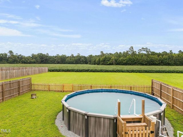 8 Sanford Lane, Dunn, NC 28334