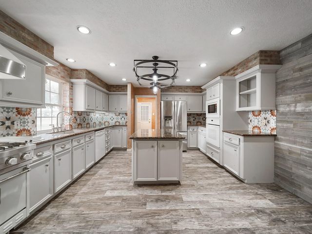 1810 Darby Lane, Fresno, TX 77545