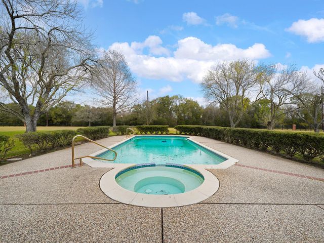 1810 Darby Lane, Fresno, TX 77545