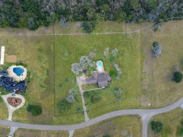 1810 Darby Lane, Fresno, TX 77545