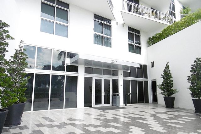 2001 Meridian Ave 525+DEN, Miami Beach, FL 33139