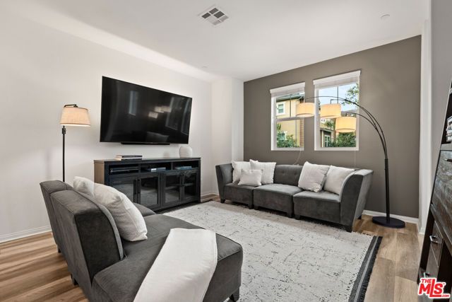 14109 W Birch Lane, Van Nuys (los Angeles), CA 91405