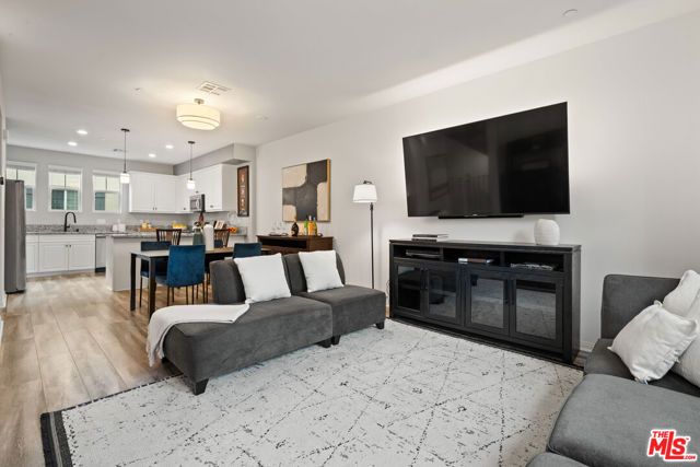 14109 W Birch Lane, Van Nuys (los Angeles), CA 91405