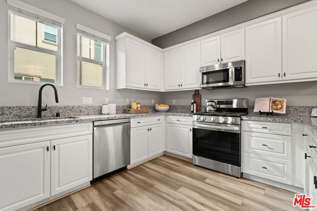 14109 W Birch Lane, Van Nuys (los Angeles), CA 91405