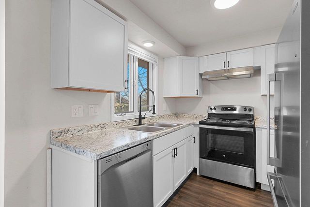 2871 S BROADWAY, Green Bay, WI 54304