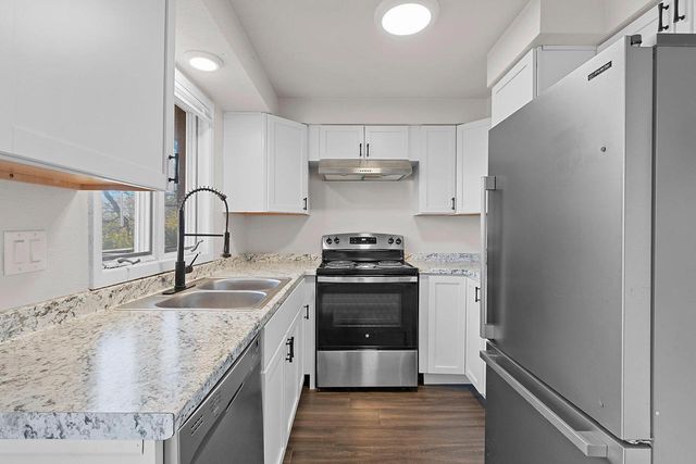 2871 S BROADWAY, Green Bay, WI 54304