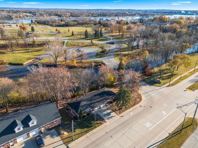 2871 S BROADWAY, Green Bay, WI 54304