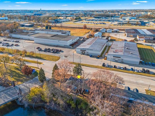 2871 S BROADWAY, Green Bay, WI 54304