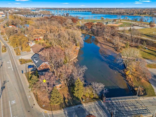 2871 S BROADWAY, Green Bay, WI 54304