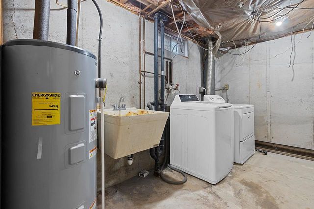 2871 S BROADWAY, Green Bay, WI 54304