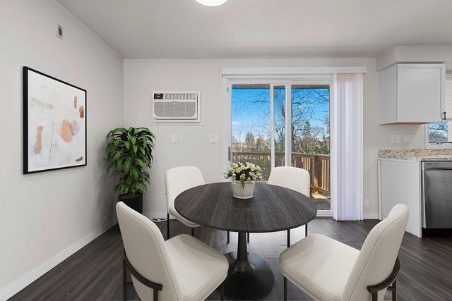 2871 S BROADWAY, Green Bay, WI 54304