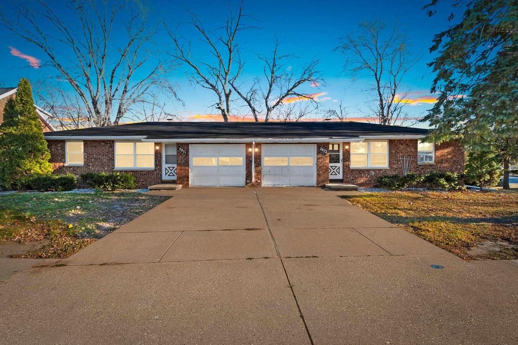 2871 S BROADWAY, Green Bay, WI 54304