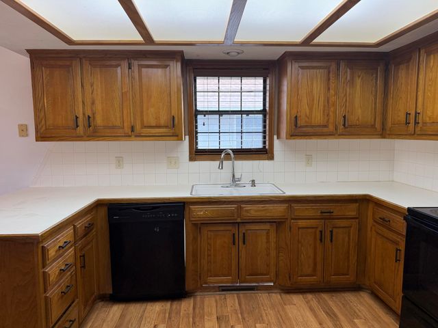 2225 W Rockwood Street, Springfield, MO 65807