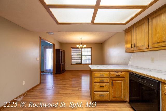 2225 W Rockwood Street, Springfield, MO 65807