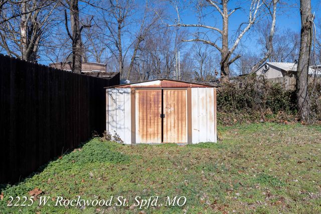 2225 W Rockwood Street, Springfield, MO 65807