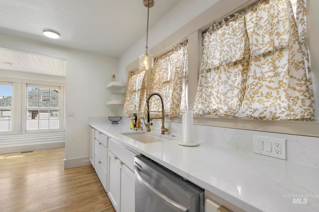 661 2nd Ave N, Twin Falls, ID 83301