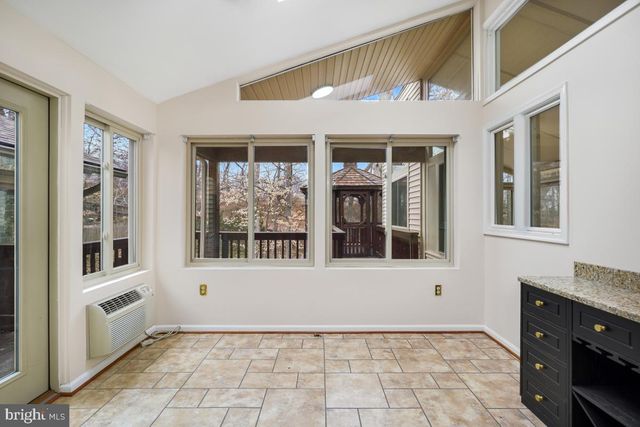 7594 WOODSTOWN DR, Springfield, VA 22153