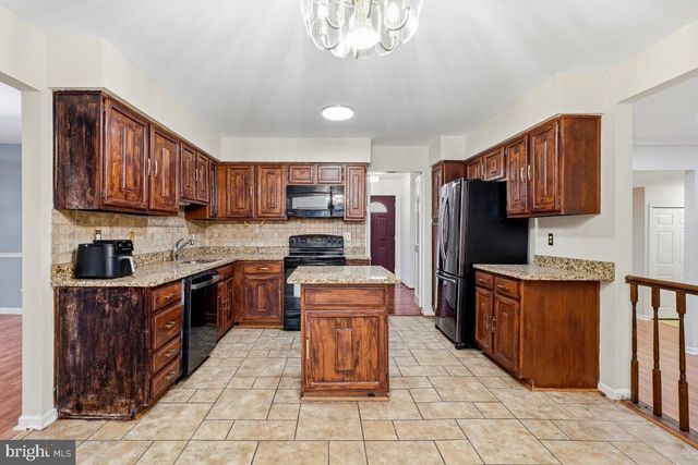 7594 WOODSTOWN DR, Springfield, VA 22153