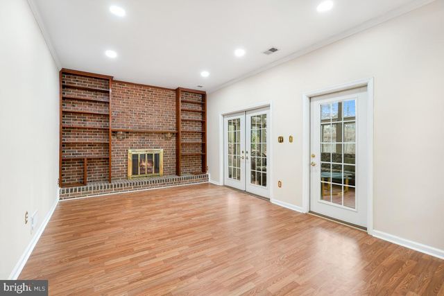 7594 WOODSTOWN DR, Springfield, VA 22153