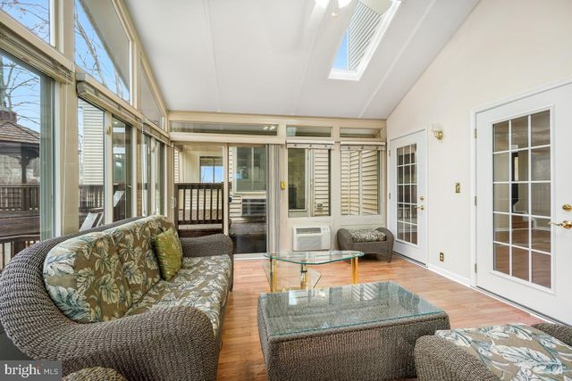 7594 WOODSTOWN DR, Springfield, VA 22153