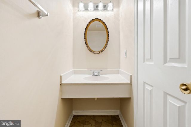 7594 WOODSTOWN DR, Springfield, VA 22153