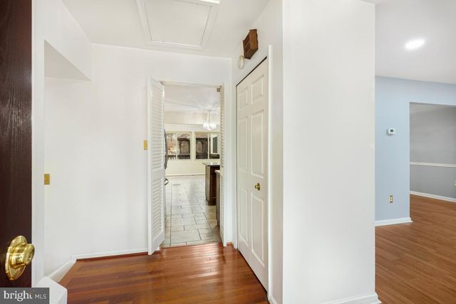 7594 WOODSTOWN DR, Springfield, VA 22153