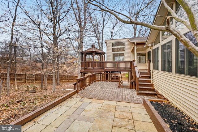 7594 WOODSTOWN DR, Springfield, VA 22153