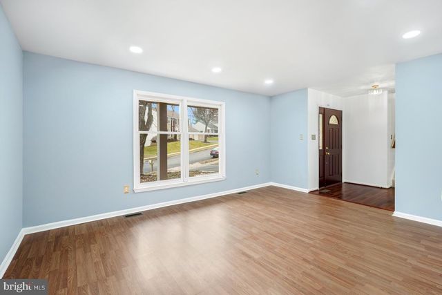 7594 WOODSTOWN DR, Springfield, VA 22153