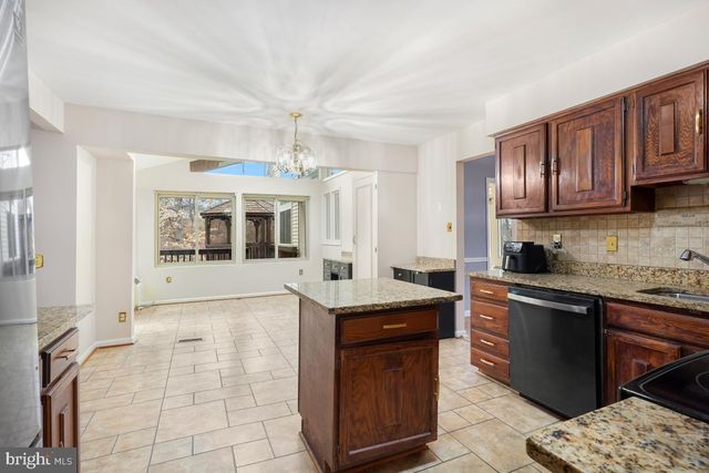 7594 WOODSTOWN DR, Springfield, VA 22153