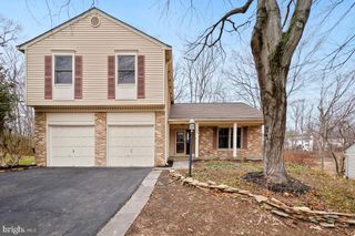 7594 WOODSTOWN DR, Springfield, VA 22153