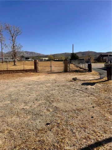 8026 Pearblossom, Littlerock, CA 93543