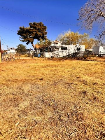 8026 Pearblossom, Littlerock, CA 93543
