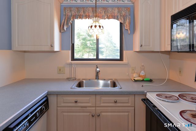 101 Heritage Village D, Southbury, CT 06488